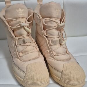 These are the Adidas Originals Superstar Boot J 'Sand Strata'. Size 4.5 In Youth